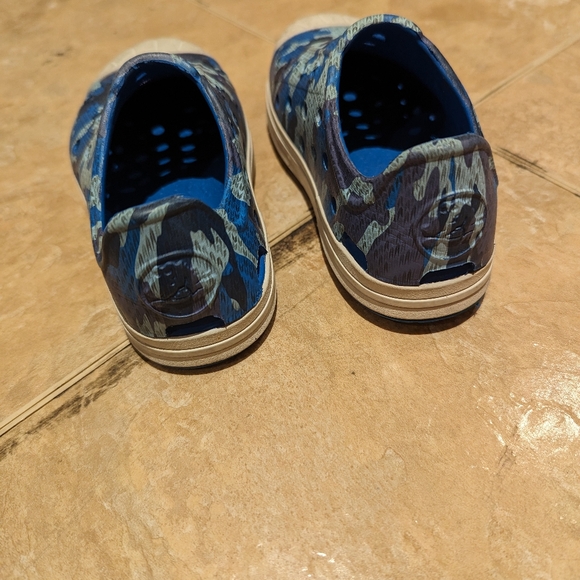 Kids size 8 Crocs - Picture 2 of 3